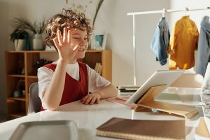 Mehr über den Artikel erfahren Während Pandemie Endgeräte für Kinder zum E-Learning bereitstellen