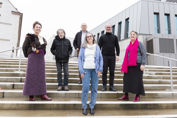 Gruppenfoto der Stadträtinnen und Stadträte der Fraktion MitBürger & Die PARTEI von links nach rechts: Dörte Jacobi, Hans-Dieter Sondermann, Dr. Detlef Wend, Dr. Regina Schöps, Tom Wolter, Yvonne Winkler